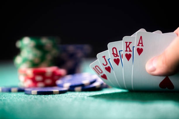 qqnusa link Casino Hold'em live table with dealer and player cards visible